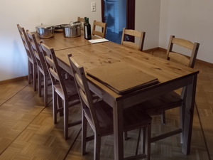 Foto Tisch mit Stühlen