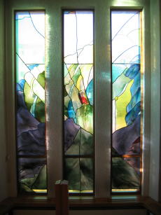 Foto eines Glasfensters in der Auferstehungskirche